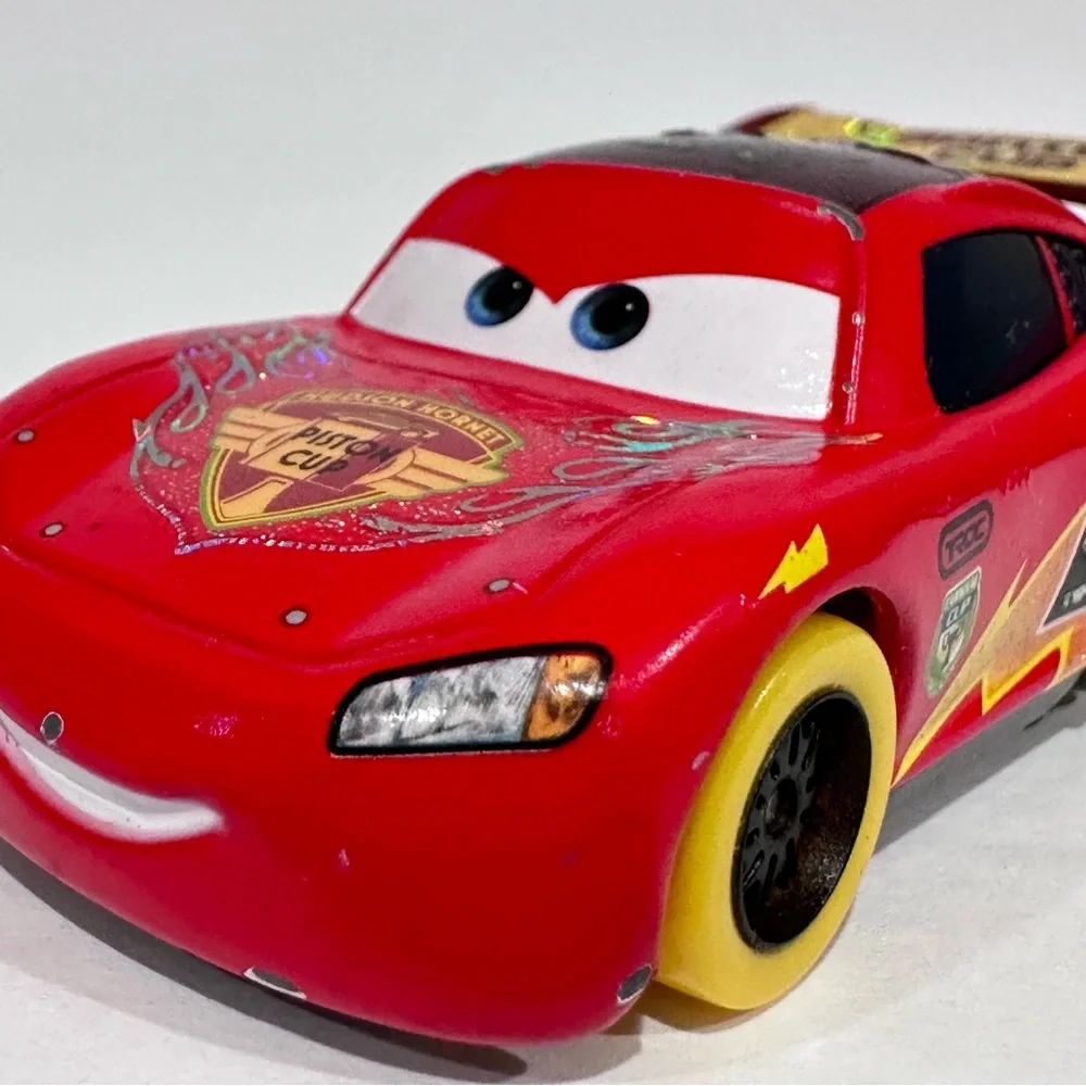 Disney Cars Carnival Cup Lightning McQueen Die-cast